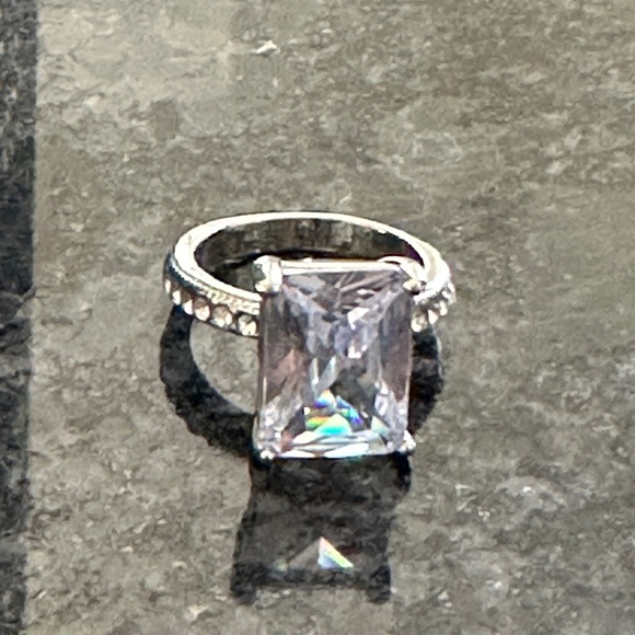 Elegant silver plated princess cut ring, synthetic zirconia, size 6 - Picture 4 of 5